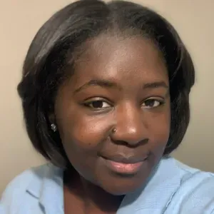 Garde d'enfants sérieuse et disponible immédiatement.