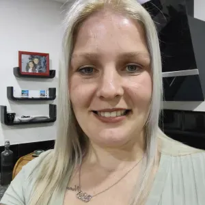 Empregada de limpeza responsável 