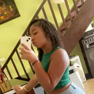 Baby-sitter sérieuse et de confiance