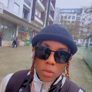 Responsible cleaning employee in Porto.