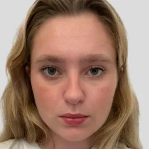 Baby sitter dynamique à la recherche d'un job d'été 