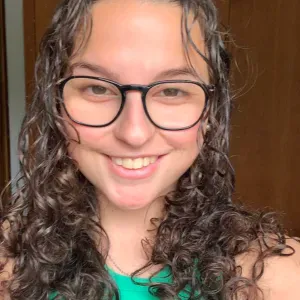 Babysitter com experiência e licenciatura em educação