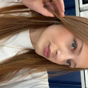 Baby- sitter débutante avec expérience en stages.