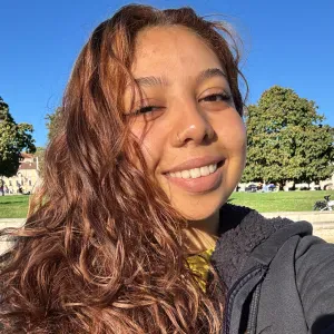 addetta delle pulizie con cura al dettaglio