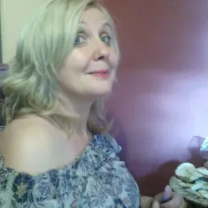 badante con 12 anni di esperienza alzahimer ,patente