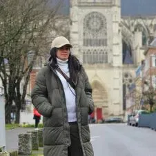 Looking for a part time job in cleaning houses,  offices