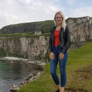 Hablante nativa de inglés (bilingüe)