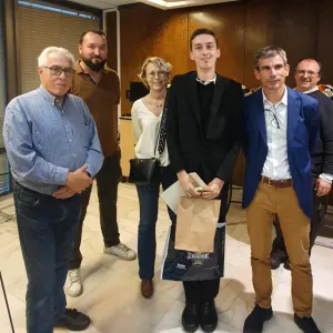 Homme de ménage prêt à apprendre 