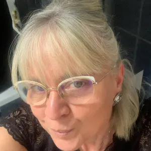 Femme de ménage avec experiences