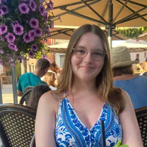 Lycéenne souhaitant faire de l'aide aux devoirs 