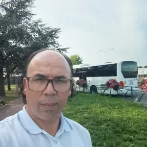 Conducteur de bus dans les environs de Milly-la-Forêt