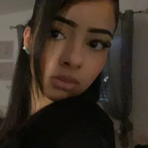 Zuverlässige und freundliche Babysitterin 