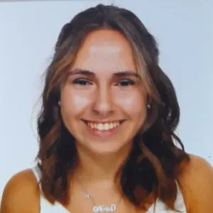 Busco trabajo como niñera los viernes o findes de semana.