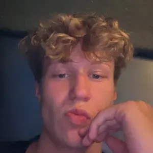 Ung dreng søger deltidsjob evt. børnepasning, rengøring.