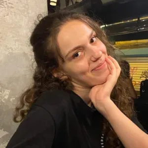 studentessa paziente, attenta e pulita che cerca lavoro :)