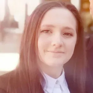 Babysitter e aiuto compiti professionale e seria.