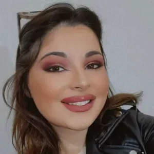 Babysitter looking for a family to take care of children 