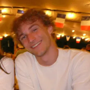 Étudiant de 18 ans, sérieux et pédagogique