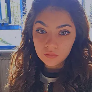  Studentessa offre babysitting e aiuto compiti 