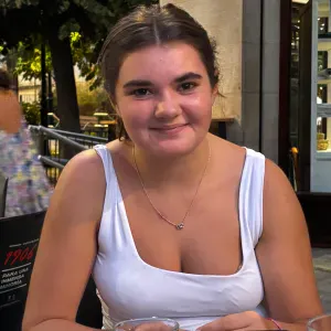 Baby-sitter depuis 1 an au pays basque 