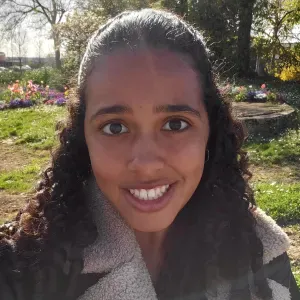 Baby-sitter expérimenté à divatte sur loire 