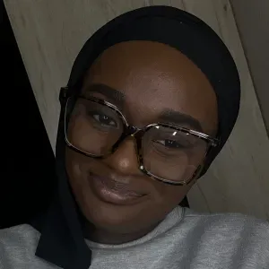 Baby-sitter disponible à tout moment ! 