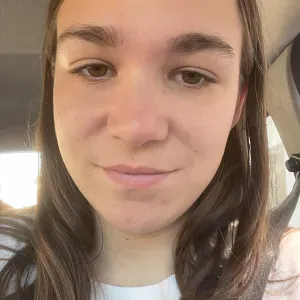 étudiante de 17 ans qui travaille très bien