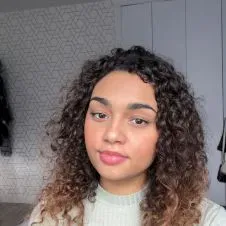 Disponible pour garde d'enfant et sortie d'école