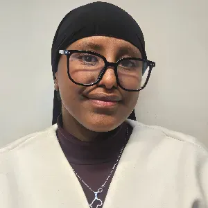 Baby-sitter, sérieuse, disponible en semaine et week-end