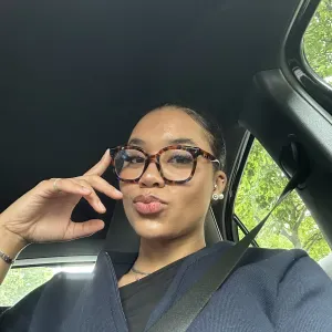 Jeune baby-sitter très chaleureuse !!