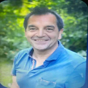 Homme d entretien , spécialisé dans le nettoyage 