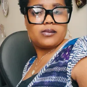 Cuidadora com 7 anos de experiência 