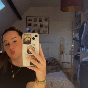 Baby sitter et étudiante auxiliaire de puériculture 