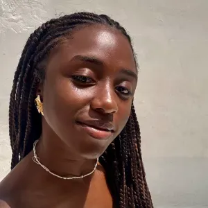 Baby-sitter et étudiante en médecine à Paris