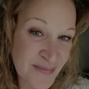 Auxiliaire de vie , aide a domicile , experimentée .