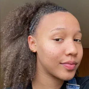 Cuidadora dedicada e empática disponível na zona do Porto