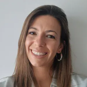 ¡Cariñosa, divertida y alegre!