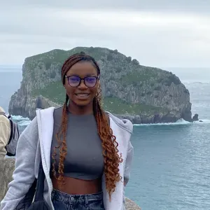 Baby sitter bienveillante et fiable à Bezons !