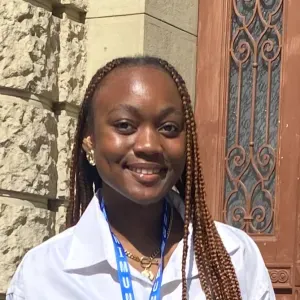 Une baby-sitter douce et de confiance pour vos enfants