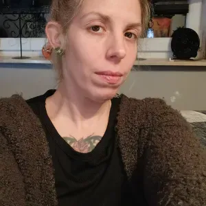 Animatrice à domicile pour personnes âgées 