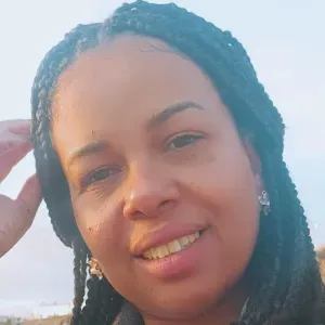 Empregada de limpeza e responsável.