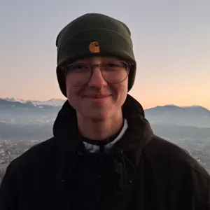 Baby-sitter expérimenté et disponible 