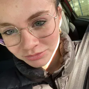 Baby-sitter expérimentée disponible les weekend et mercredi 