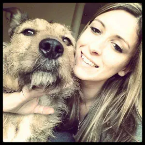 Amoureuse des chiens, sérieuse, propose balades & garde