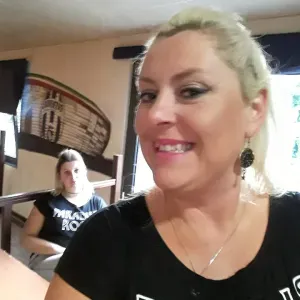 femme de ménage soigneuse et courageuse