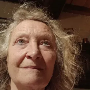 Grand mère en manque de bébé à  m'occuper