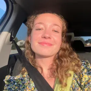 Étudiante qui donne des cours de haut niveau