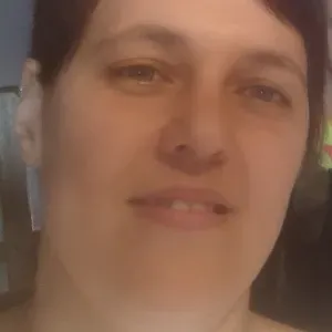 Femme de ménage très consciencieuse 