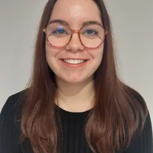 Baby-sitter à Cholet ( Lisa 18 ans)