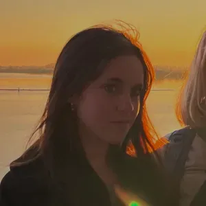 Jeune baby-sitter attentionnée, disponible dès maintenant !